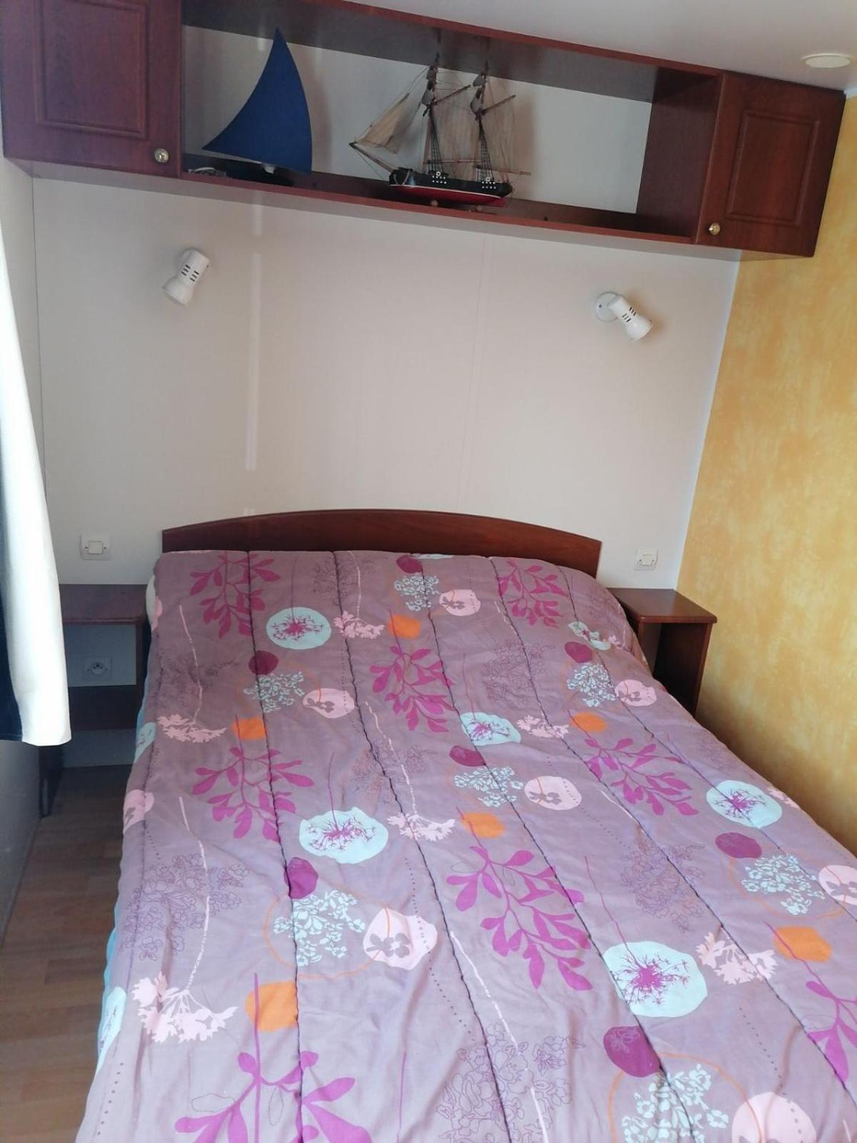 Mobil-Home Dans Camping Municipal Kermaria-Sulard Exterior photo